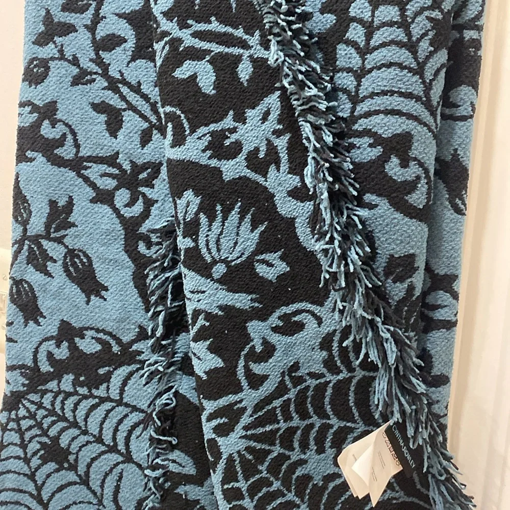 NWT. Cynthia Rowley, decorative throw blanket.